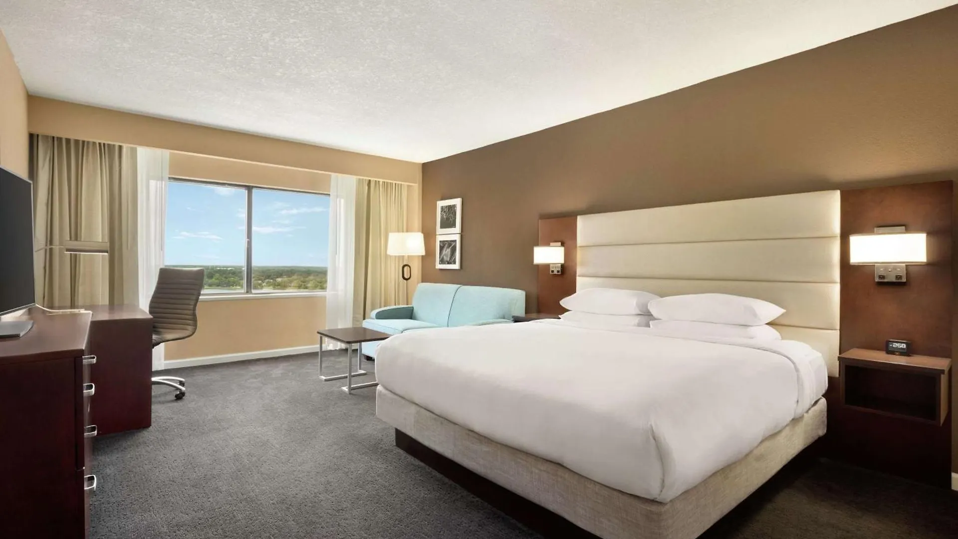 Doubletree By Hilton Downtown Hotel