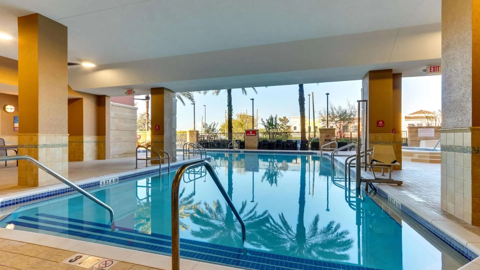 Hotel Drury & Near Universal 3*