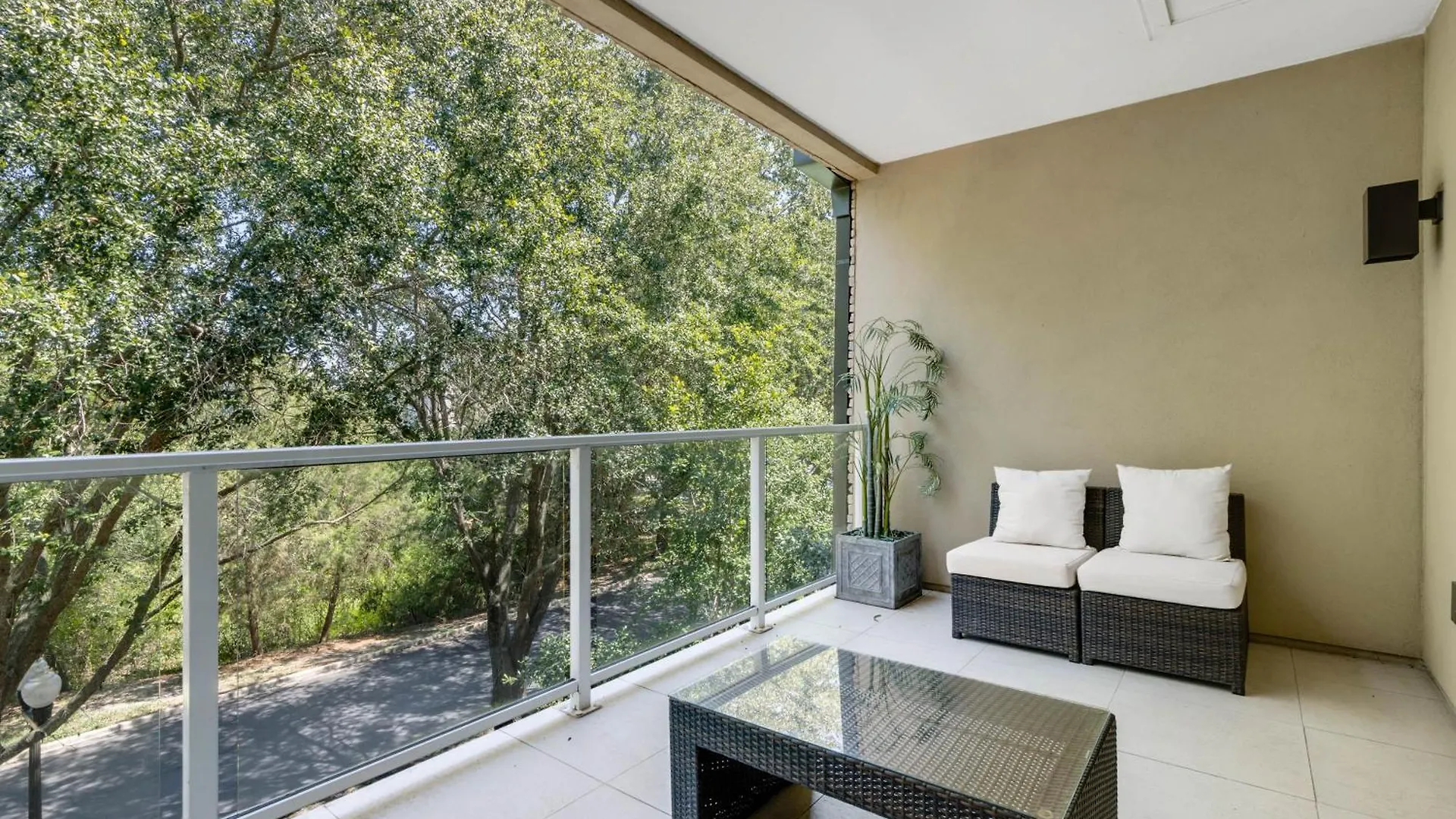 3 Bedroom- 3,5 Bathroom Magic Village 7669 Rd