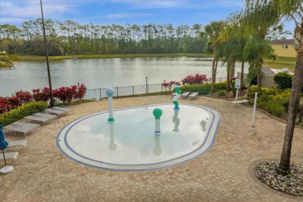 4 Bedrooms - 3 Bathrooms - Paradise Palms 8881 Cp