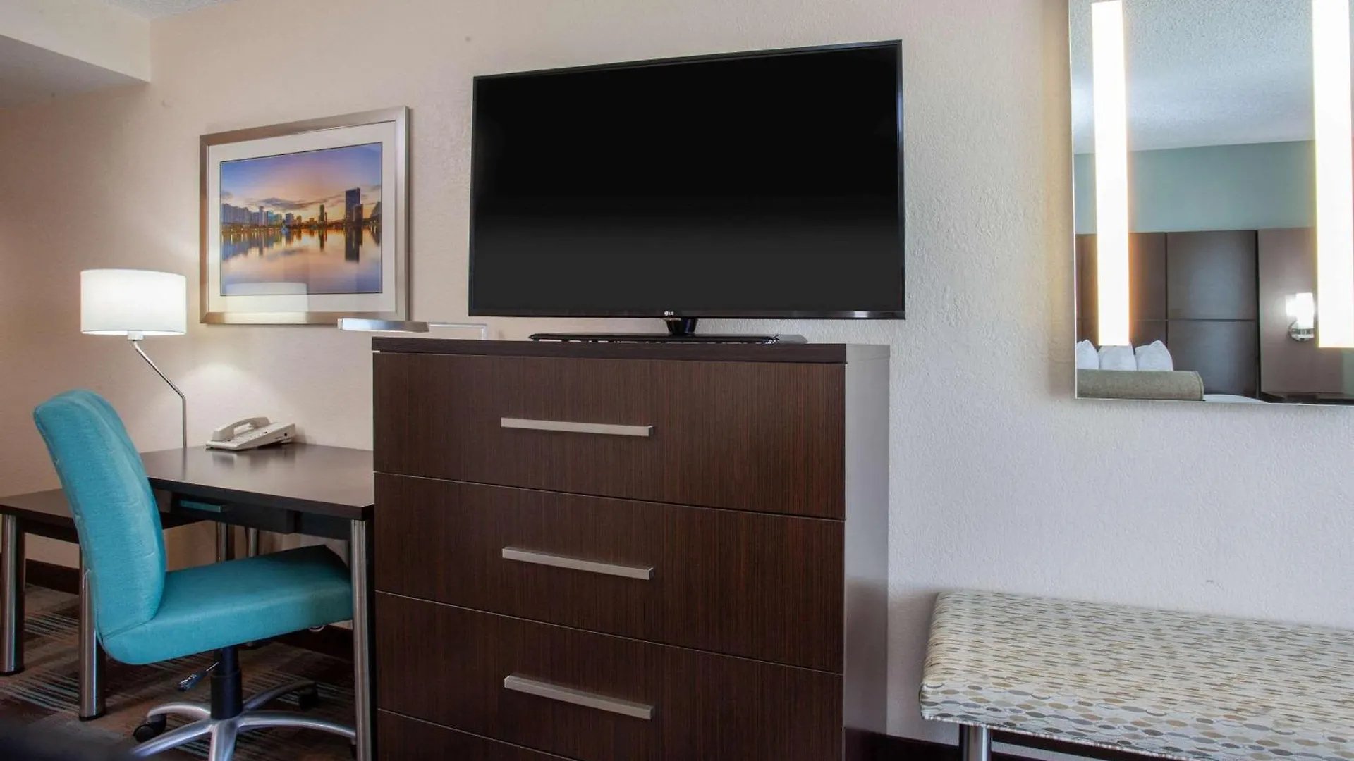 Wingate By Wyndham - International Airport- Free Hot Breakfast 3*