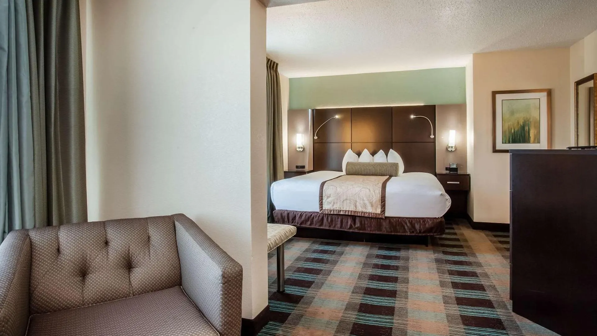 Wingate By Wyndham - International Airport- Free Hot Breakfast