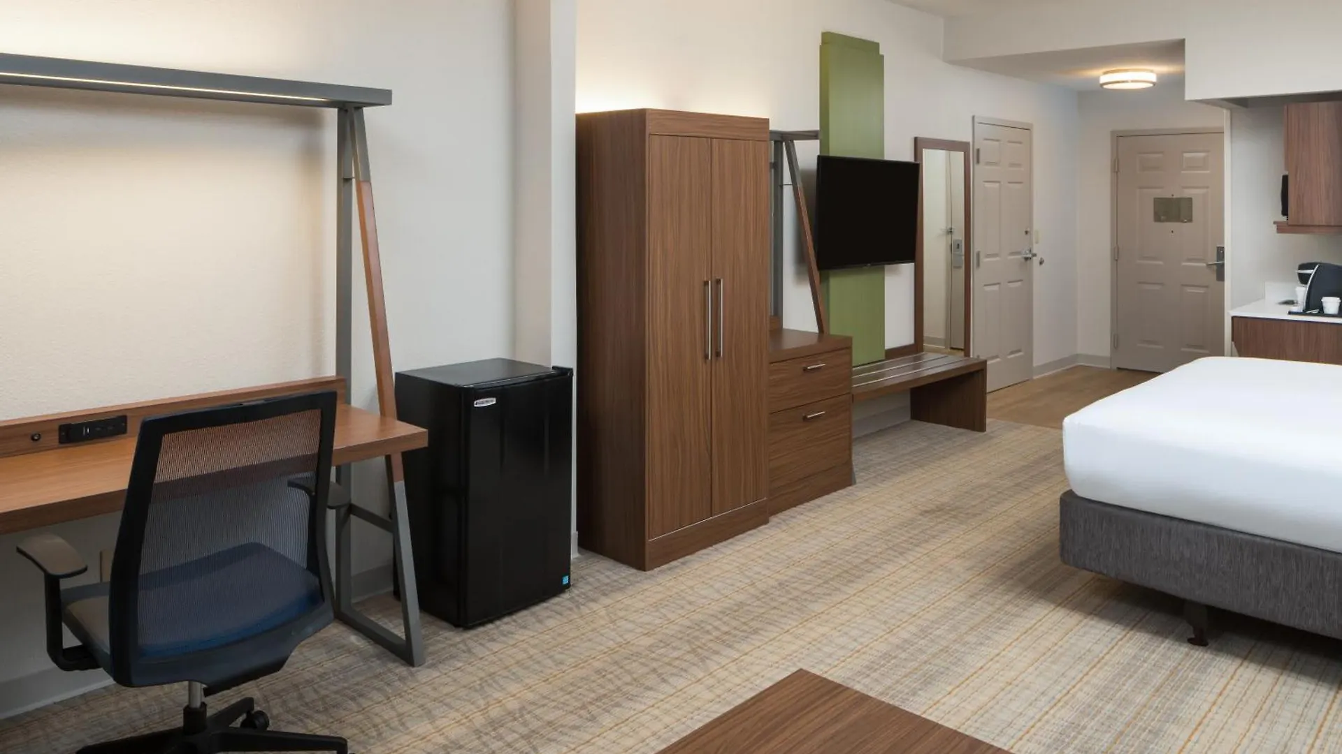 Express & International Airport By Ihg Ξενοδοχείο 2*