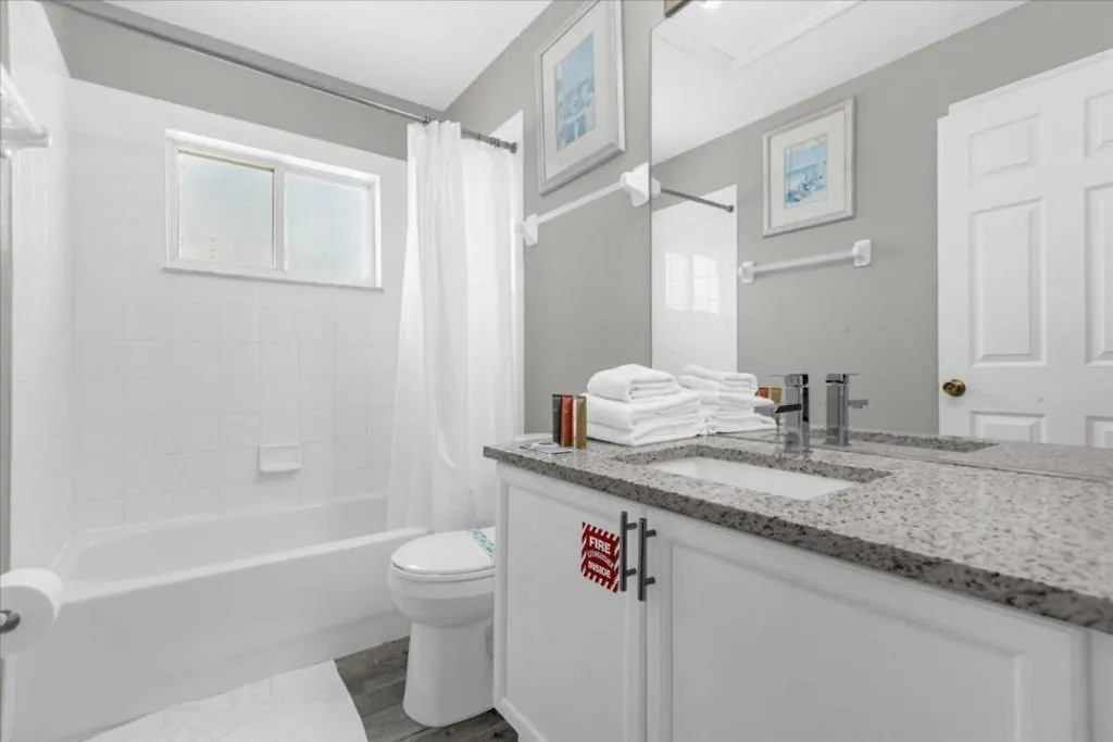 5 Bedrooms - 3,5 Bathrooms - Windsor Palms 8017 Kp