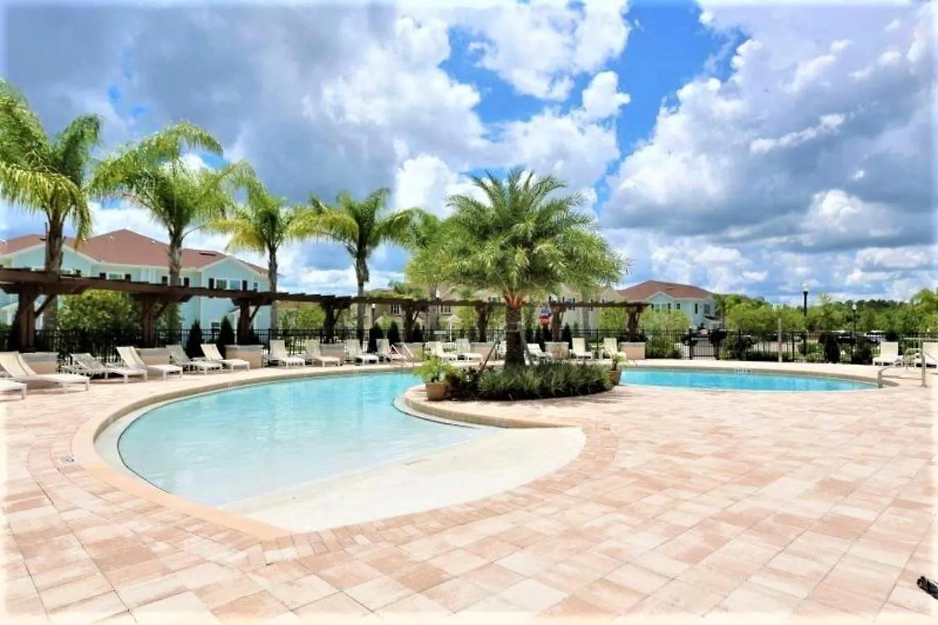 Great And Practical Townhouse In Gated Community, Sleeps 6 10 Min To Disney! Holiday home Orlando