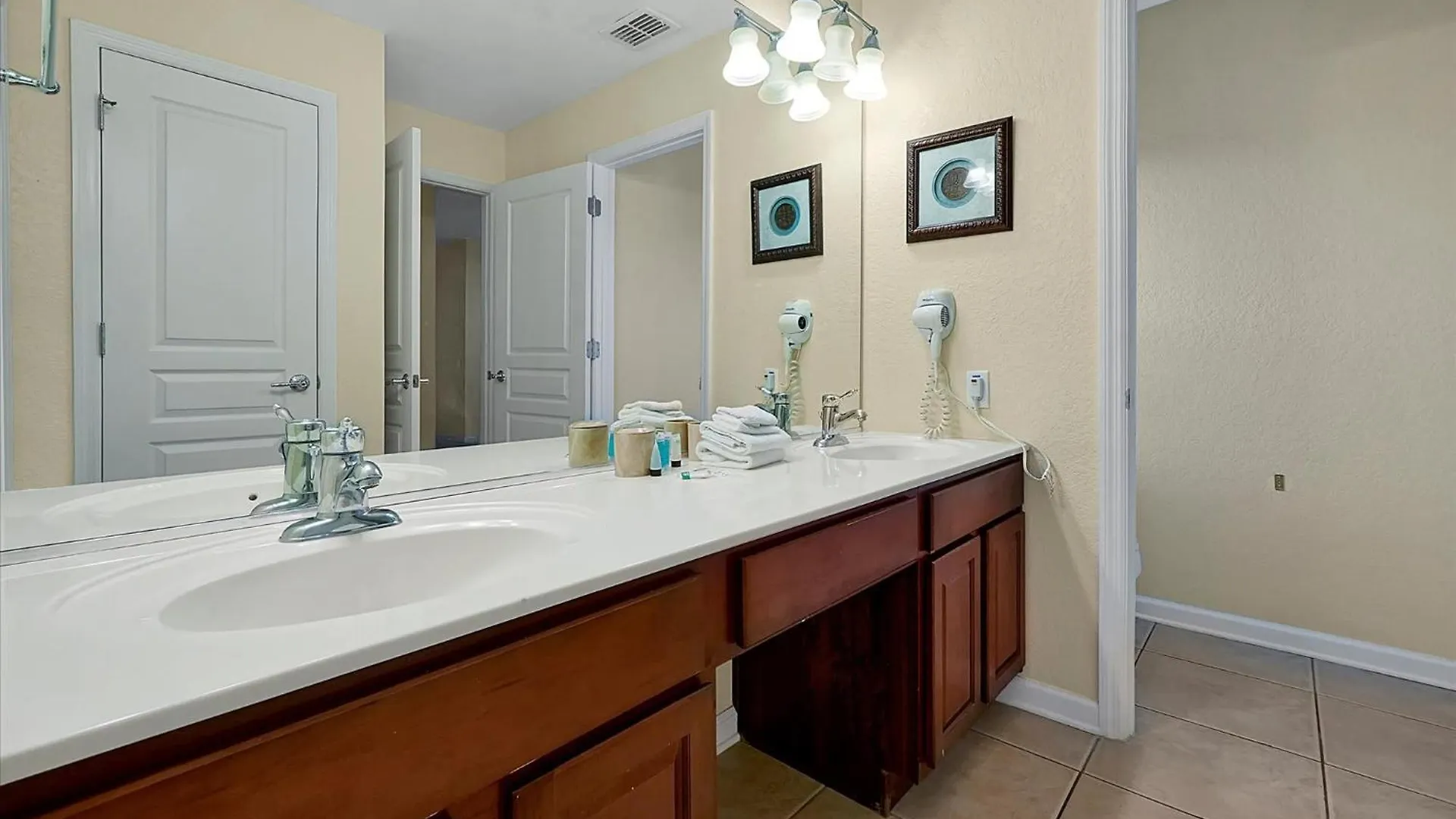 Large Pool In Windsor Hills Holiday home