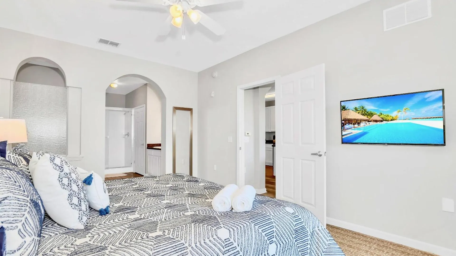 Upscale 3br Near - Pool And Hot Tub! *