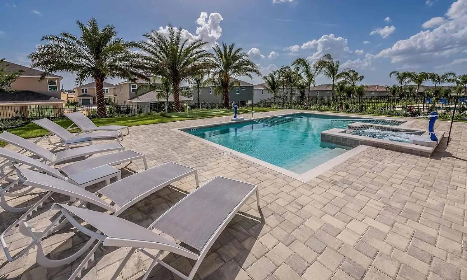 Contemporary 8 Bdrm With Putting At Encore