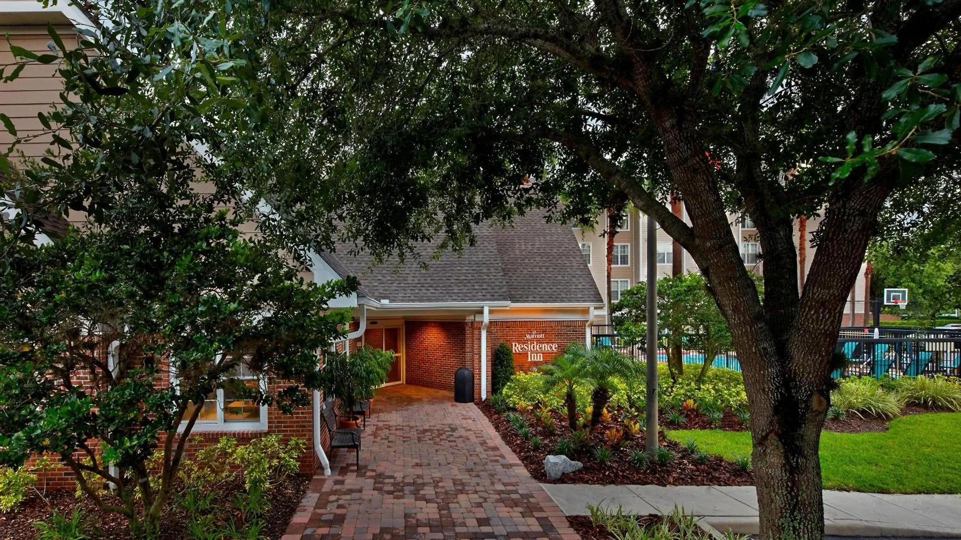 By Marriott Orlando East/ucf Area 3* Alafaya
