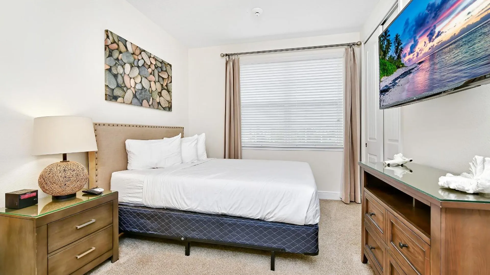Luxury By Rentyl Near With Private Pool, Themed & Amenities- 260c Holiday home *