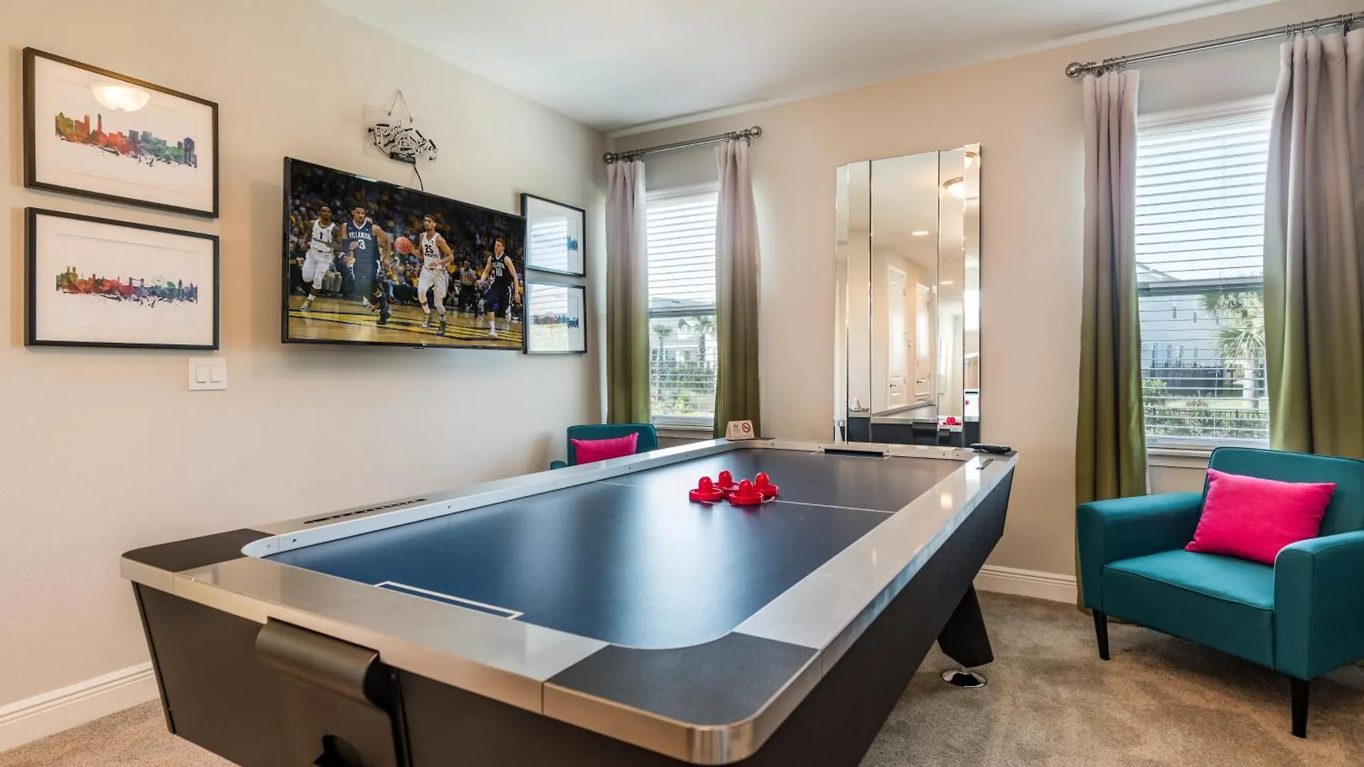Delight: Cozy With Private Pool And Themed Holiday home