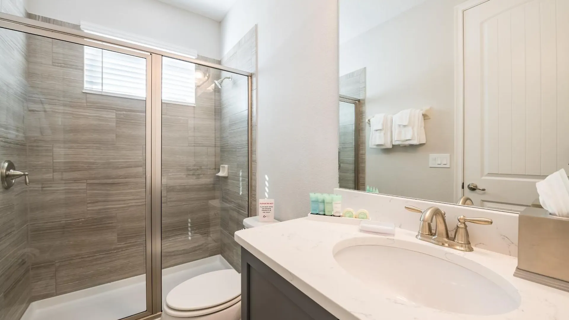 Beautiful Near By Rentyl With Private Pool, Air Hockey Table & Amenities - 241b *