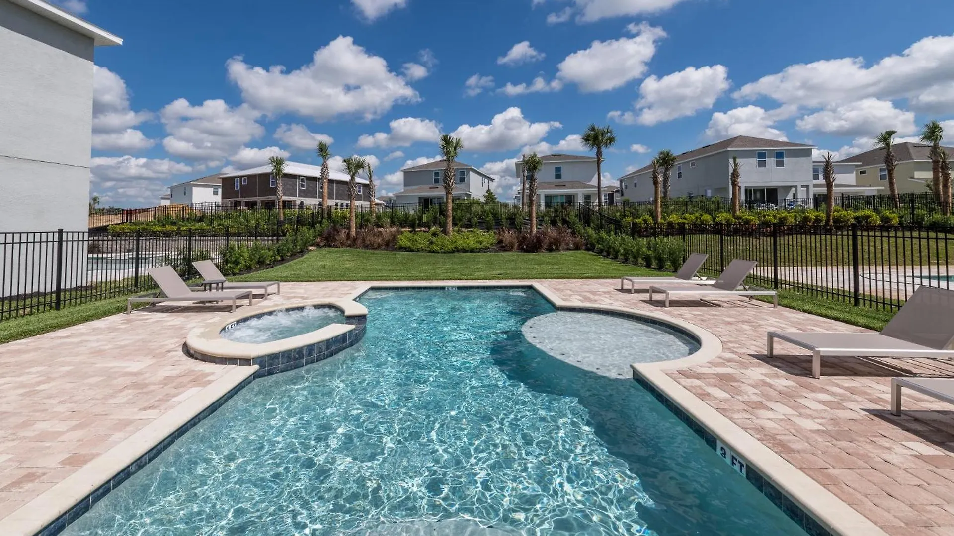 Posh Near World With Games & Private Pool By Rentyl - 7659f Holiday home *