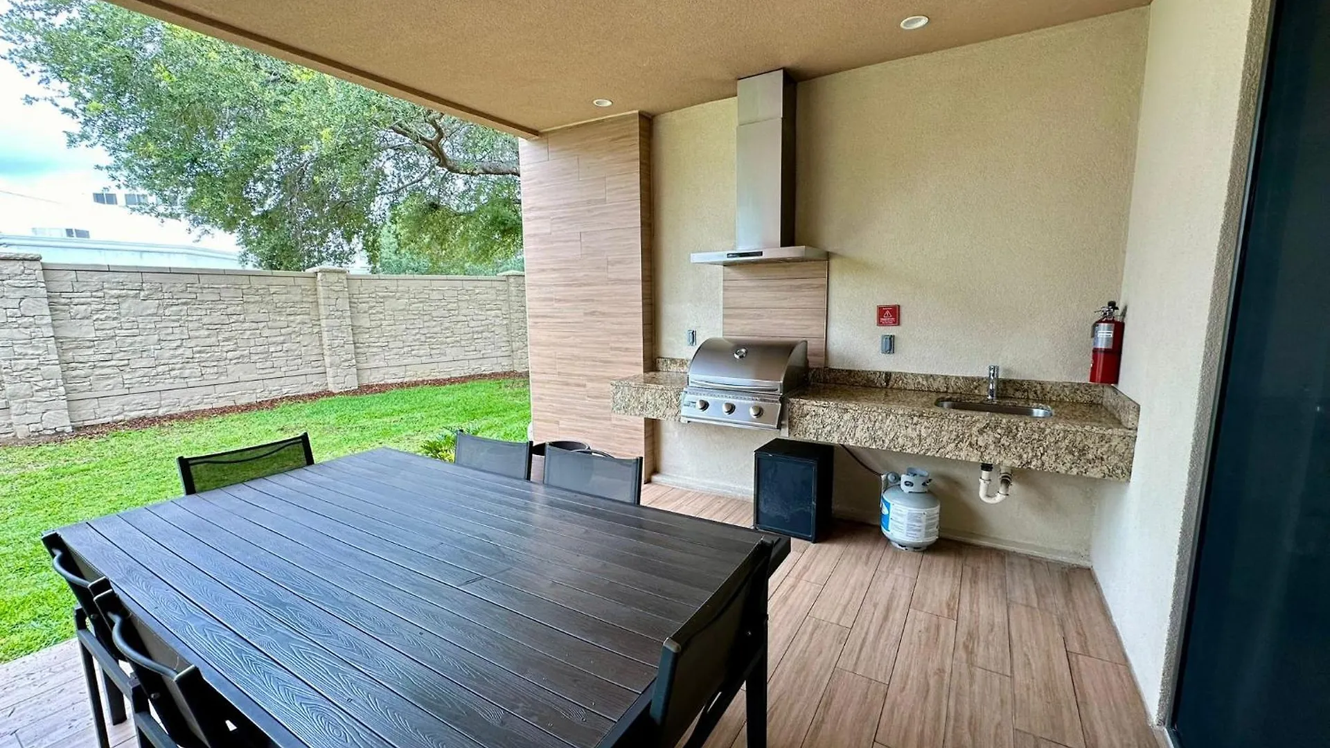 Luxury In With Private Hot Tub - 7 Min From Parks - 3 Bedrooms And 4 Bathrooms! * Orlando