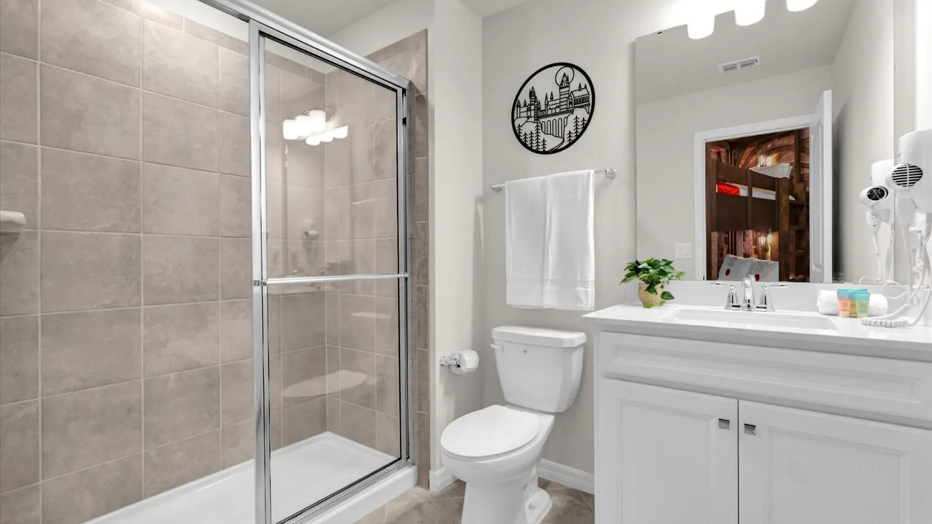 Modern 5br 4baths Townhouse *