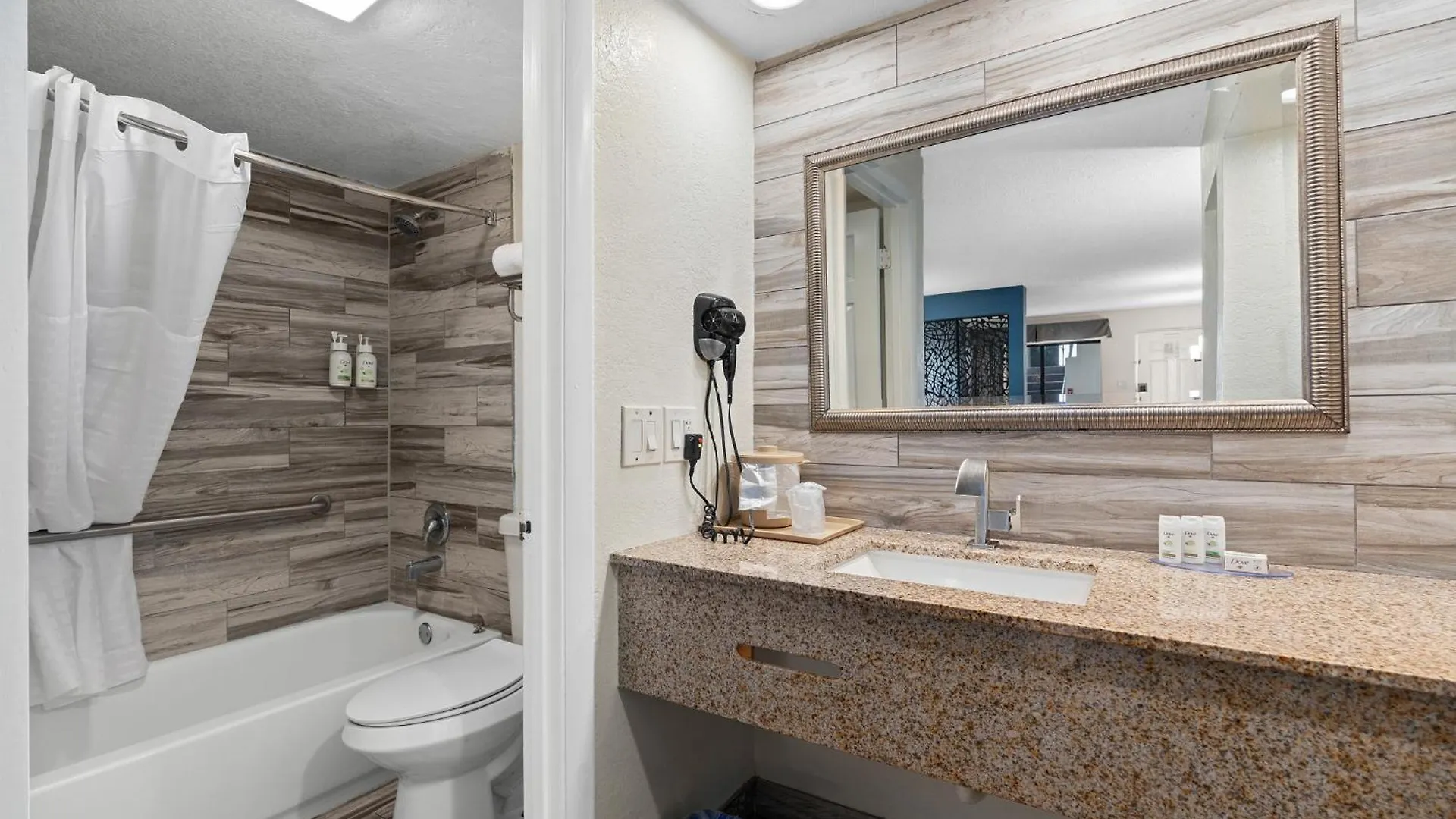 Ξενοδοχείο Baymont By Wyndham Downtown 2*