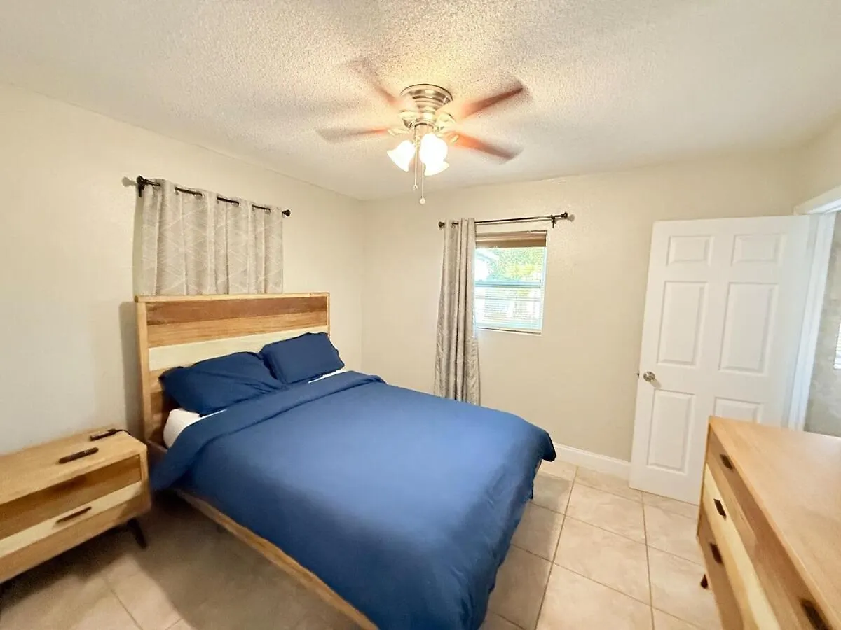 Holiday home Cozy Getaway, 2 Min To Epic Universal Park Orlando