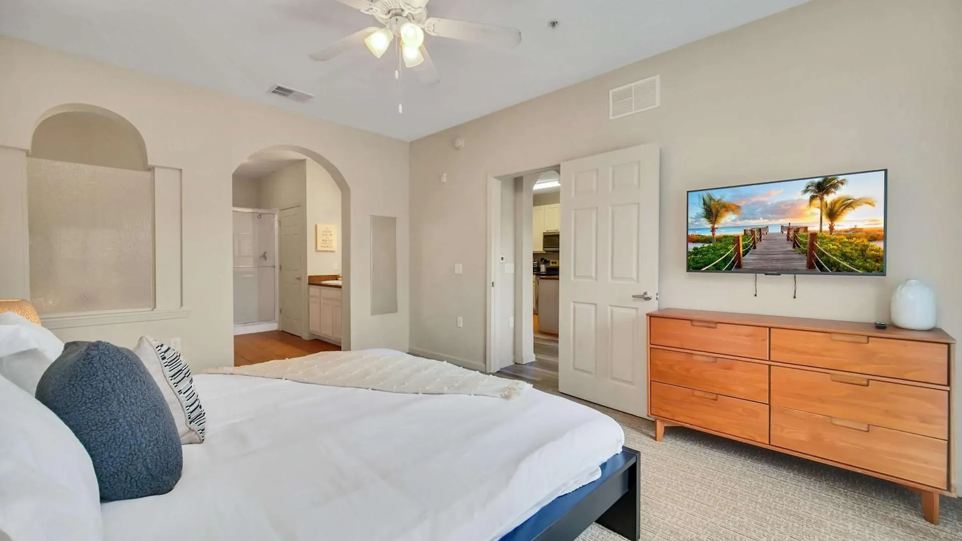 Holiday home Bright 3br With Pool And Hot Tub, Close To Disney! Orlando
