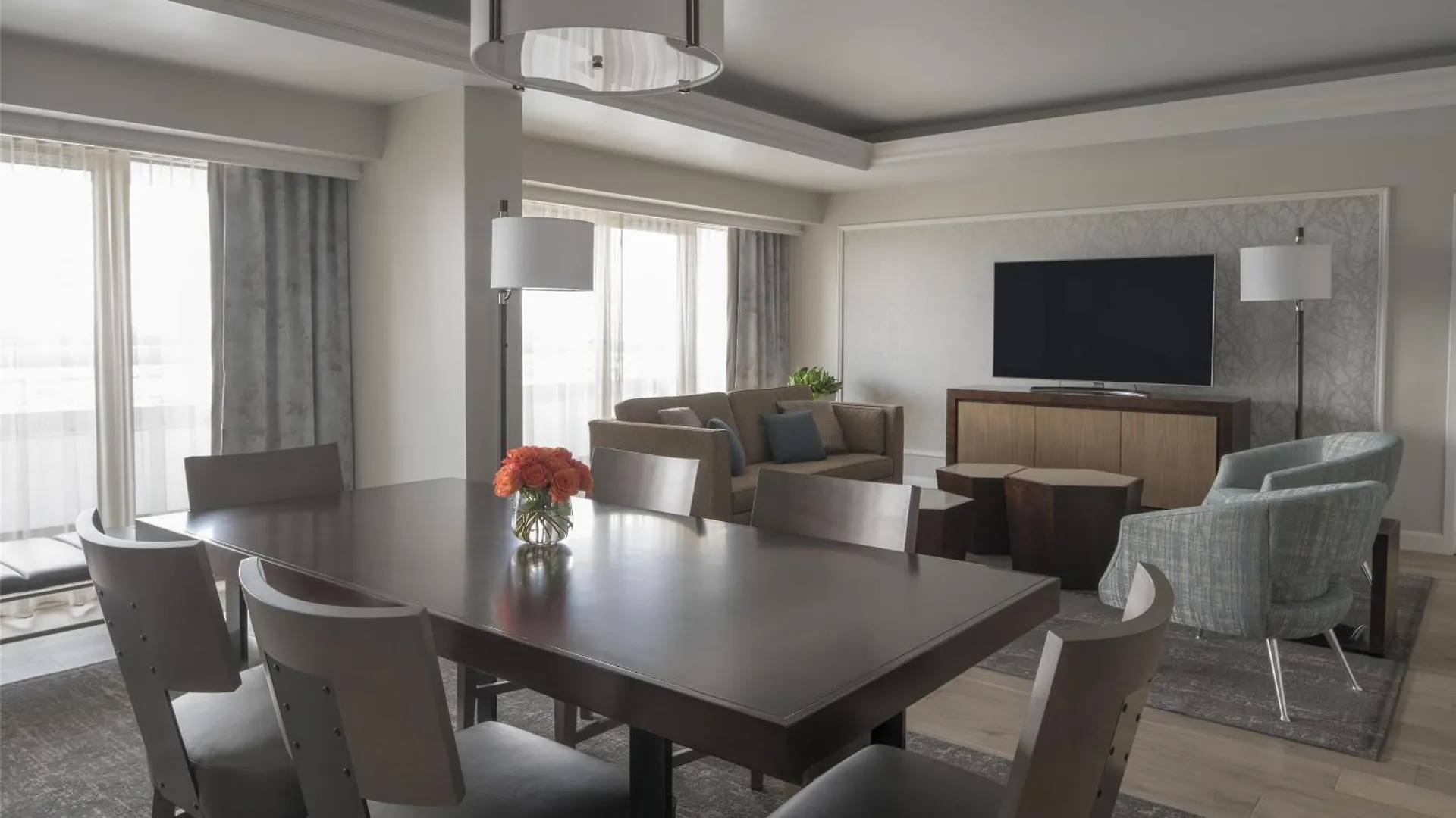 Hyatt Regency International Airport 4*