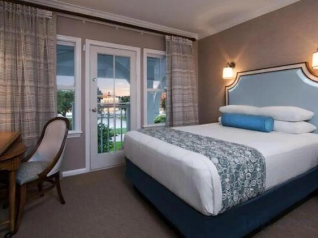 Feriested Disney's Club 4*