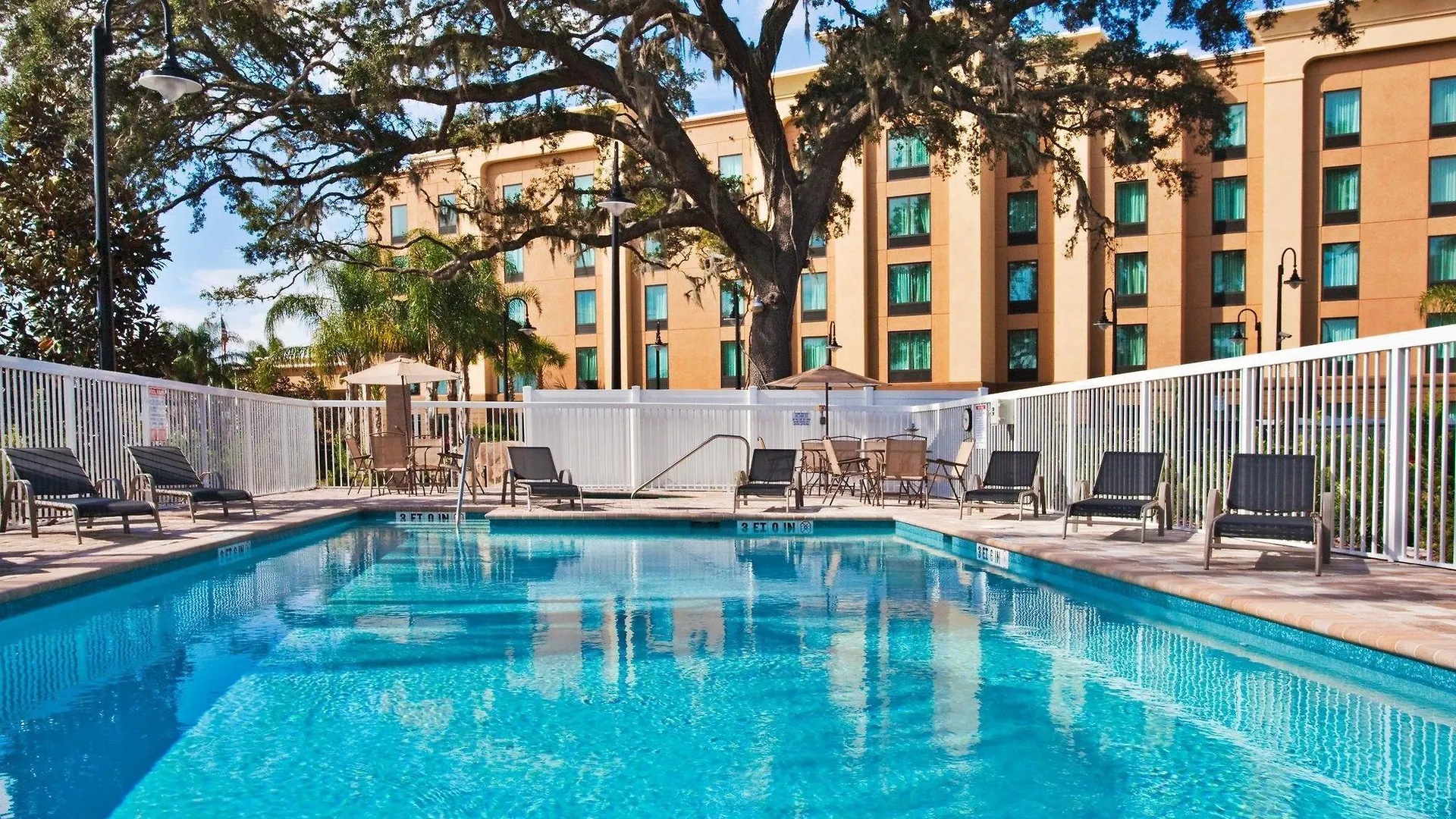Holiday Express & Orlando - Apopka By Ihg Hotel Forest City
