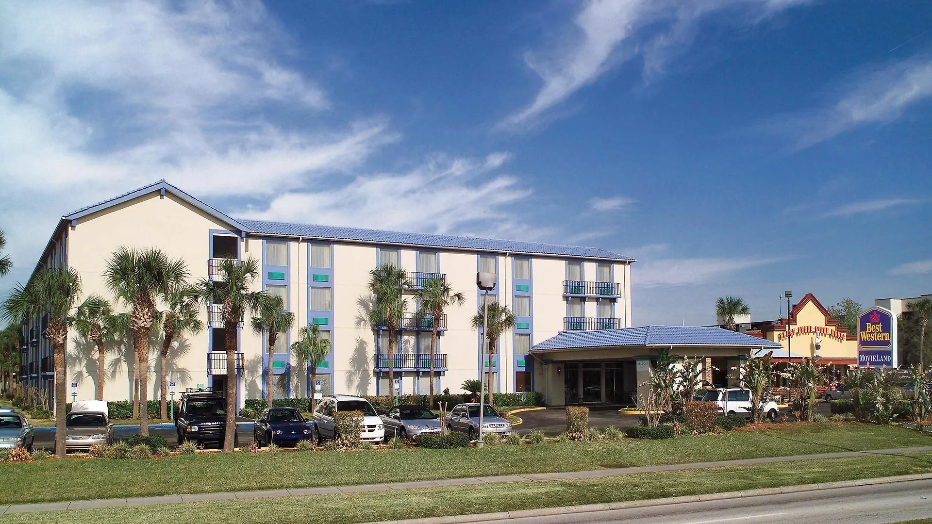 Monumental Movieland Hotel