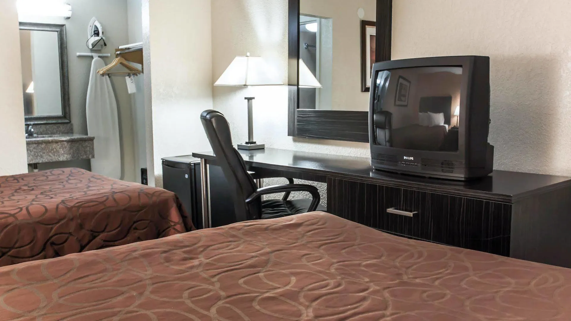 Suburban International Drive Hotel 2*