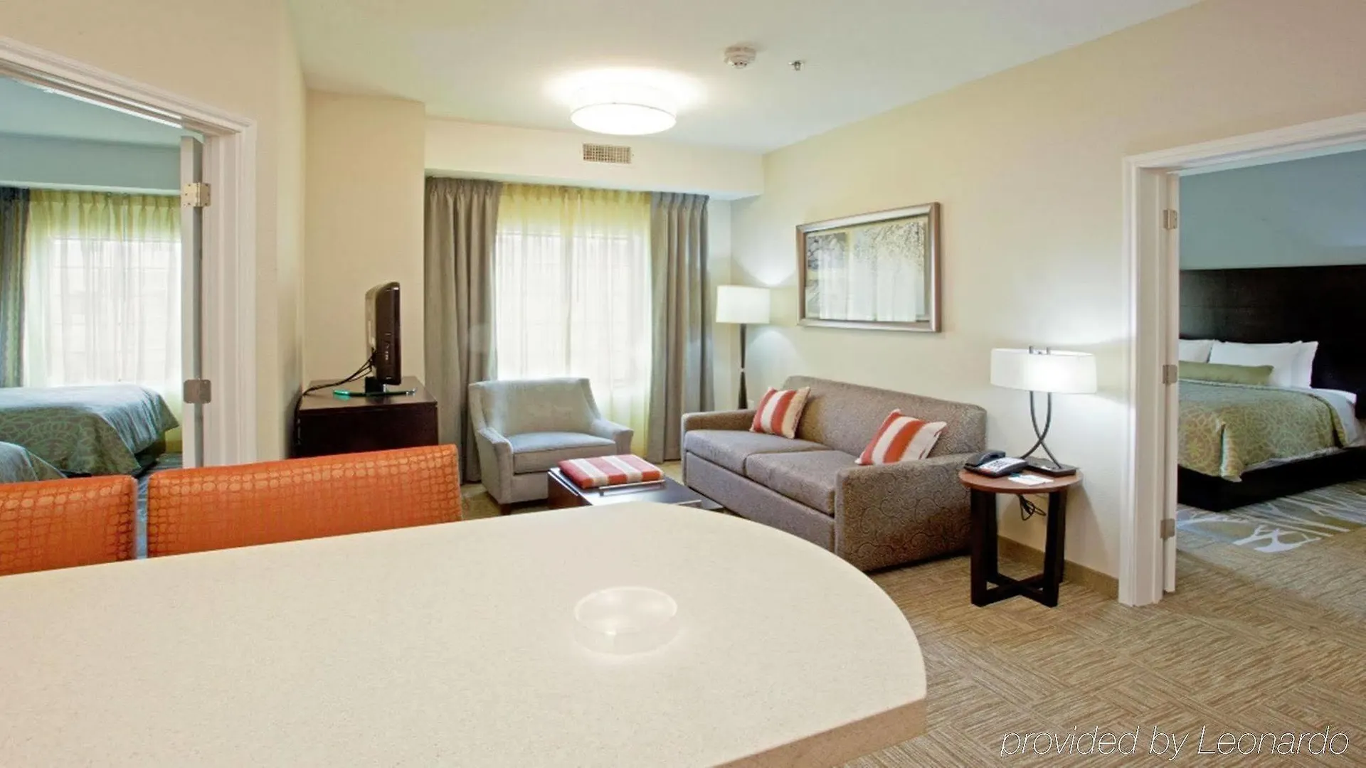 Staybridge Orlando At Seaworld By Ihg - Free Parking & Shuttle To Seaworld Parks Ξενοδοχείο