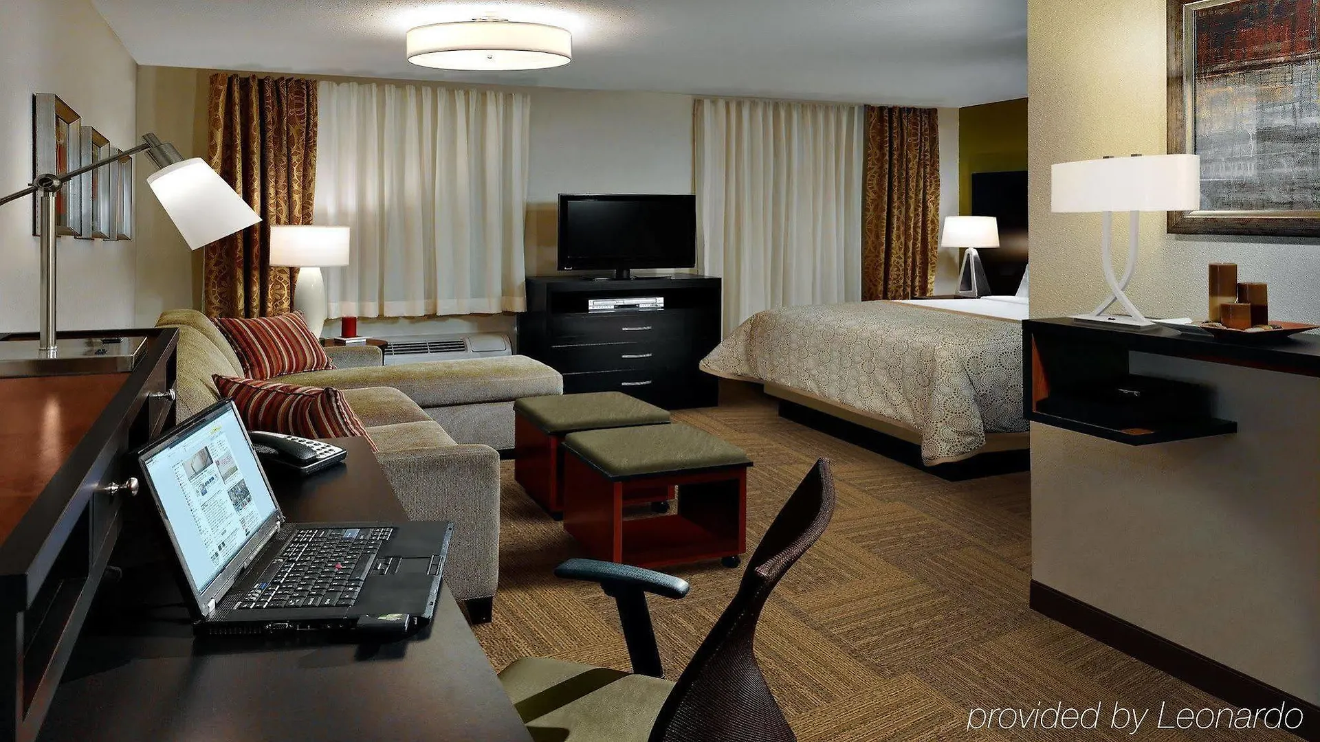 Staybridge Orlando At Seaworld By Ihg - Free Parking & Shuttle To Seaworld Parks