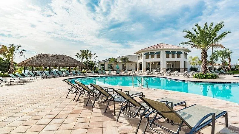 Stunning Storey 4 Bed 3 Bath Townhome With Splash Pool Holiday home *