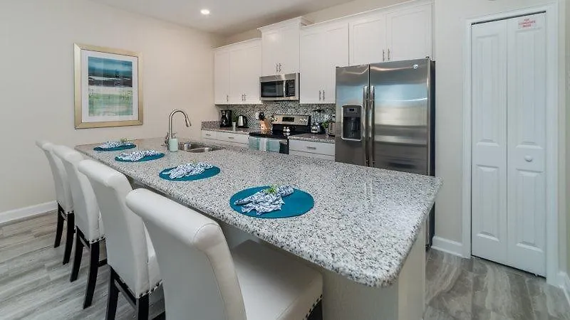 Stunning Storey 4 Bed 3 Bath Townhome With Splash Pool Holiday home *