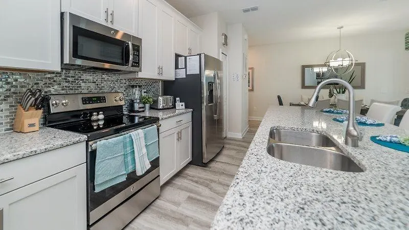 Stunning Storey 4 Bed 3 Bath Townhome With Splash Pool Holiday home *