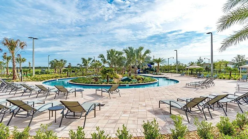 Stunning Storey 4 Bed 3 Bath Townhome With Splash Pool Holiday home