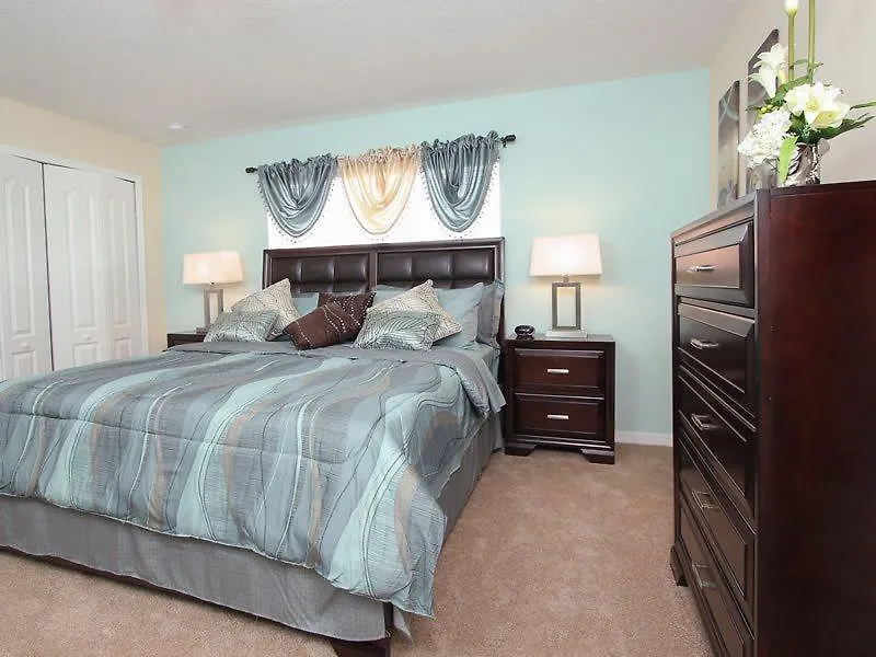 Holiday home Beautiful 4 Bed 3 Bath Town With Splash Pool