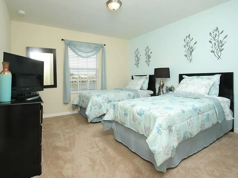 Beautiful 4 Bed 3 Bath Town With Splash Pool
