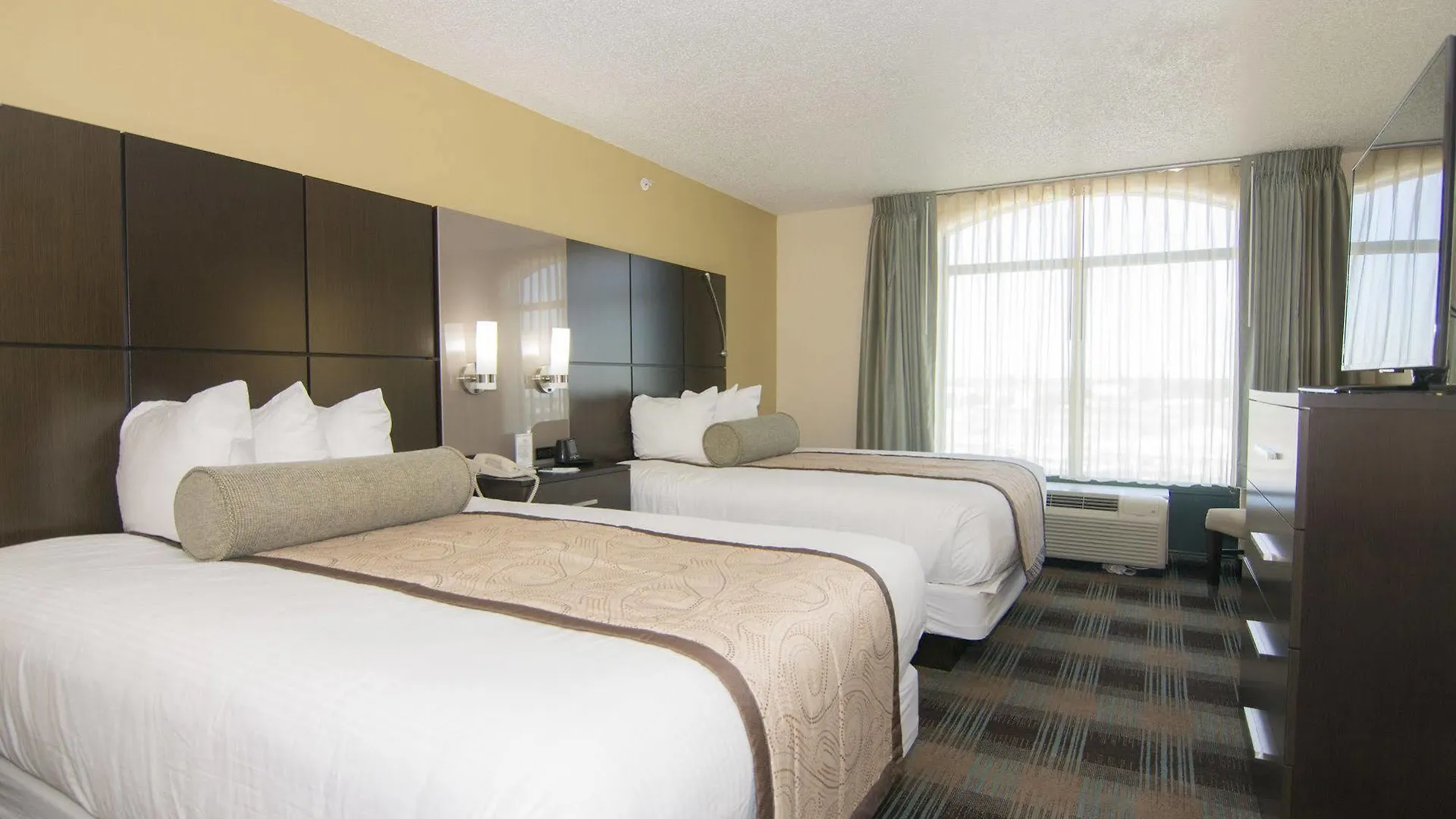 Wingate By Wyndham - International Airport- Free Hot Breakfast