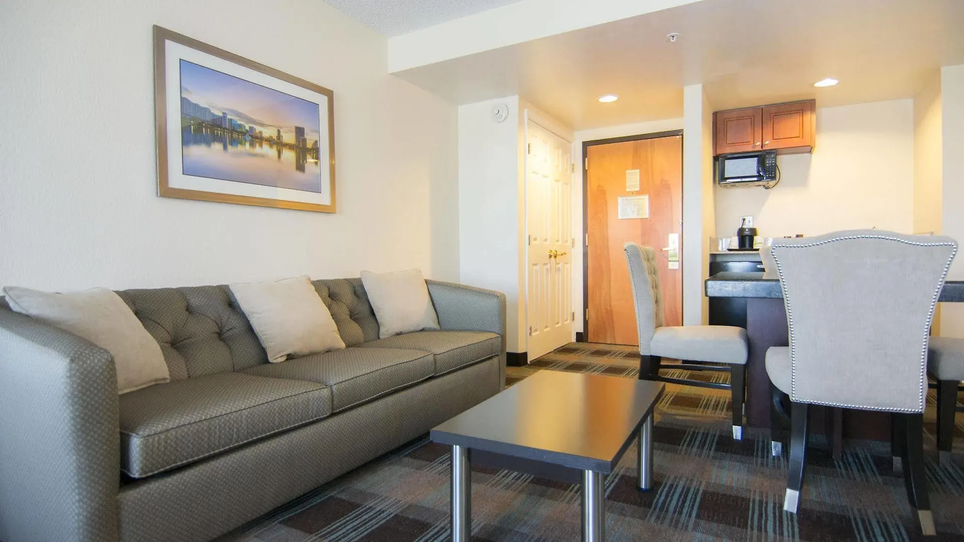 Wingate By Wyndham - International Airport- Free Hot Breakfast