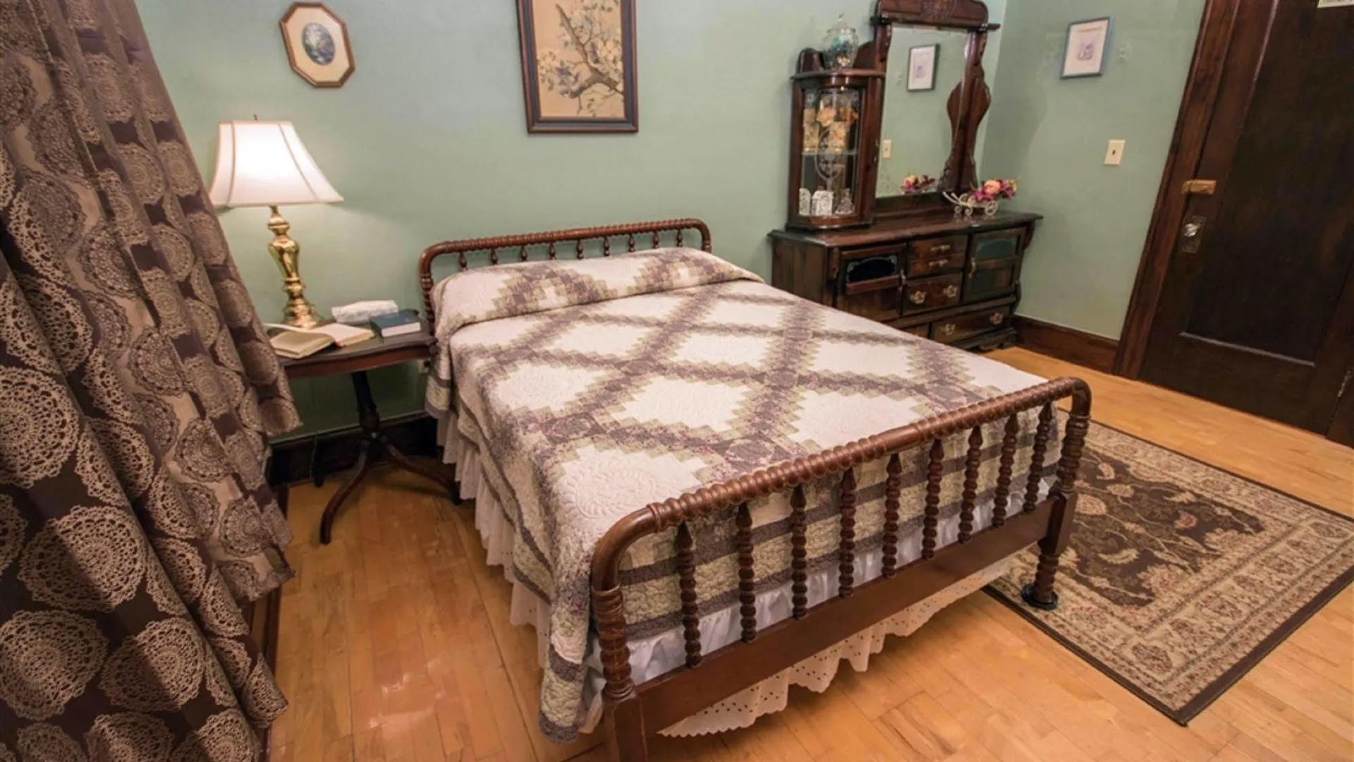 The Edgewater Bed & Breakfast 2*