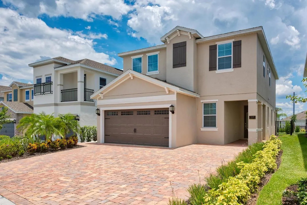Cozy By Rentyl Near With Private Pool & Amenities - 7416m Holiday home *