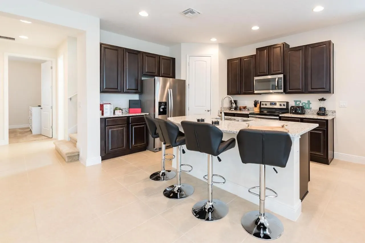 Cozy By Rentyl Near With Private Pool & Amenities - 7416m *
