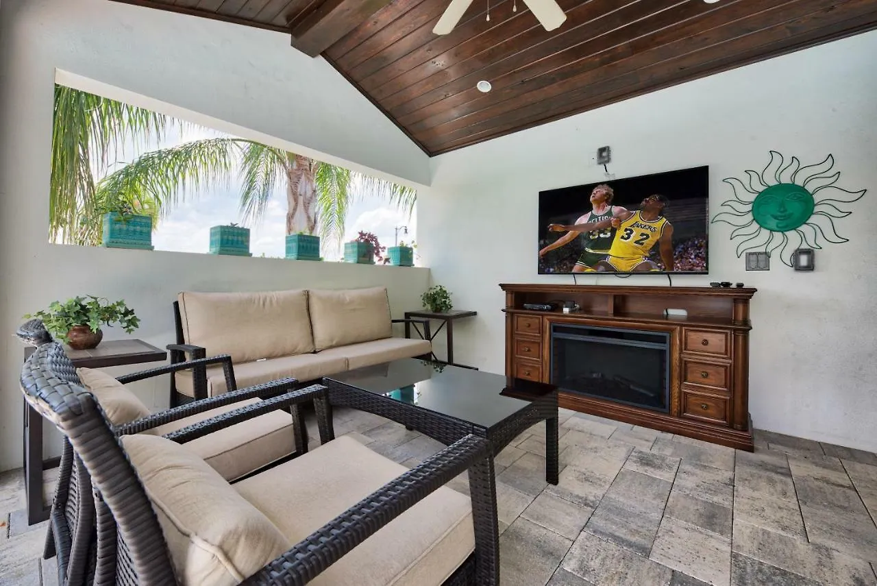 Brilliant Home: Disney-adjacent With Private Pool And Game Holiday home