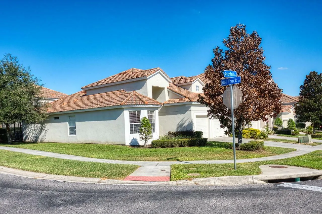 Villa 2500 Archfeld Boulevard