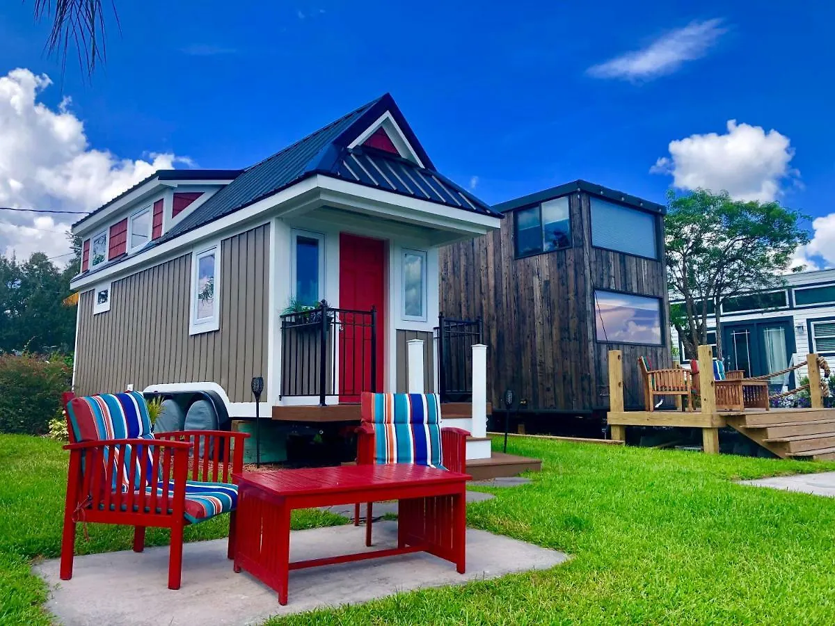 Lakefront Tiny Holiday home