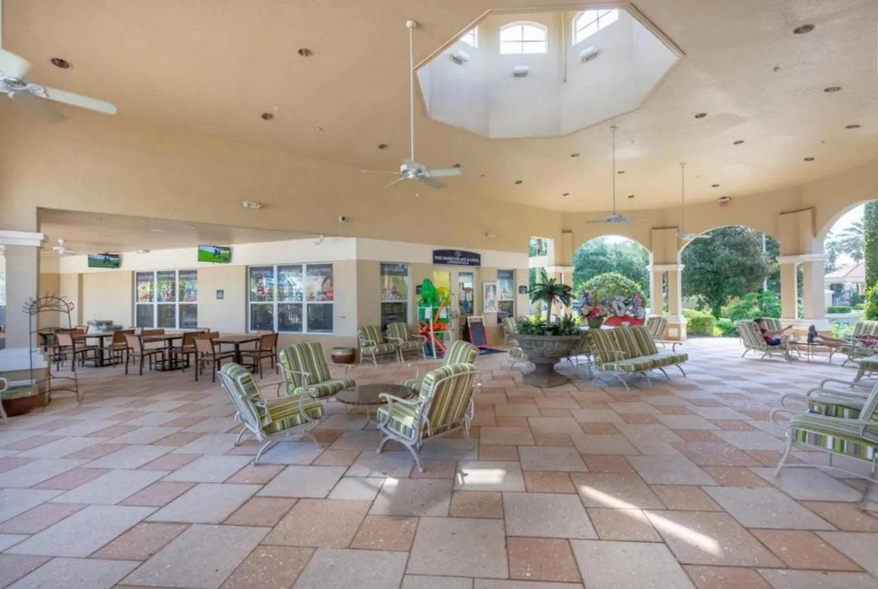 Cherry Tree Lane 33730 Vila Orlando