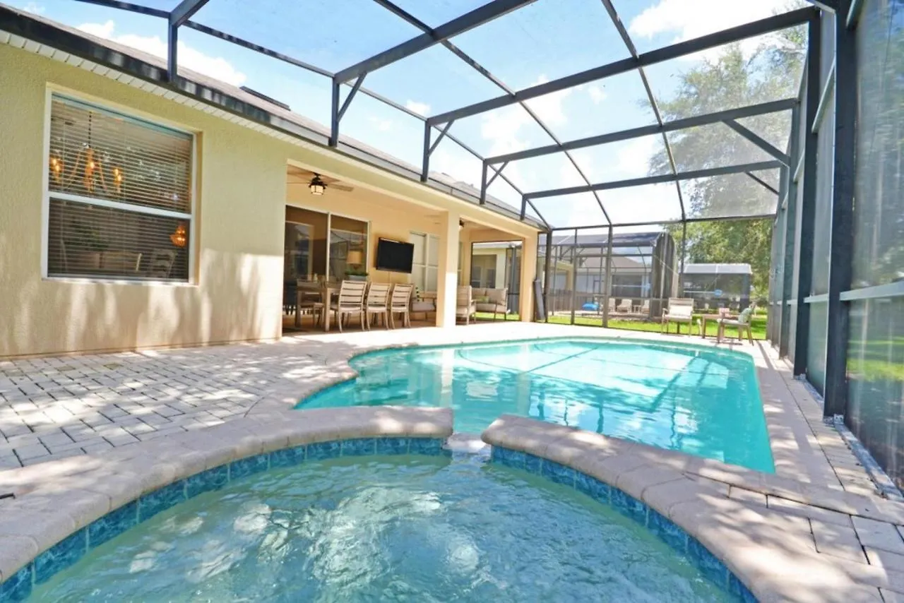 Cherry Tree Lane 33730 Vila Orlando