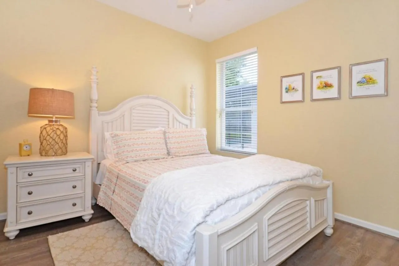 Cherry Tree Lane 33730 Vila