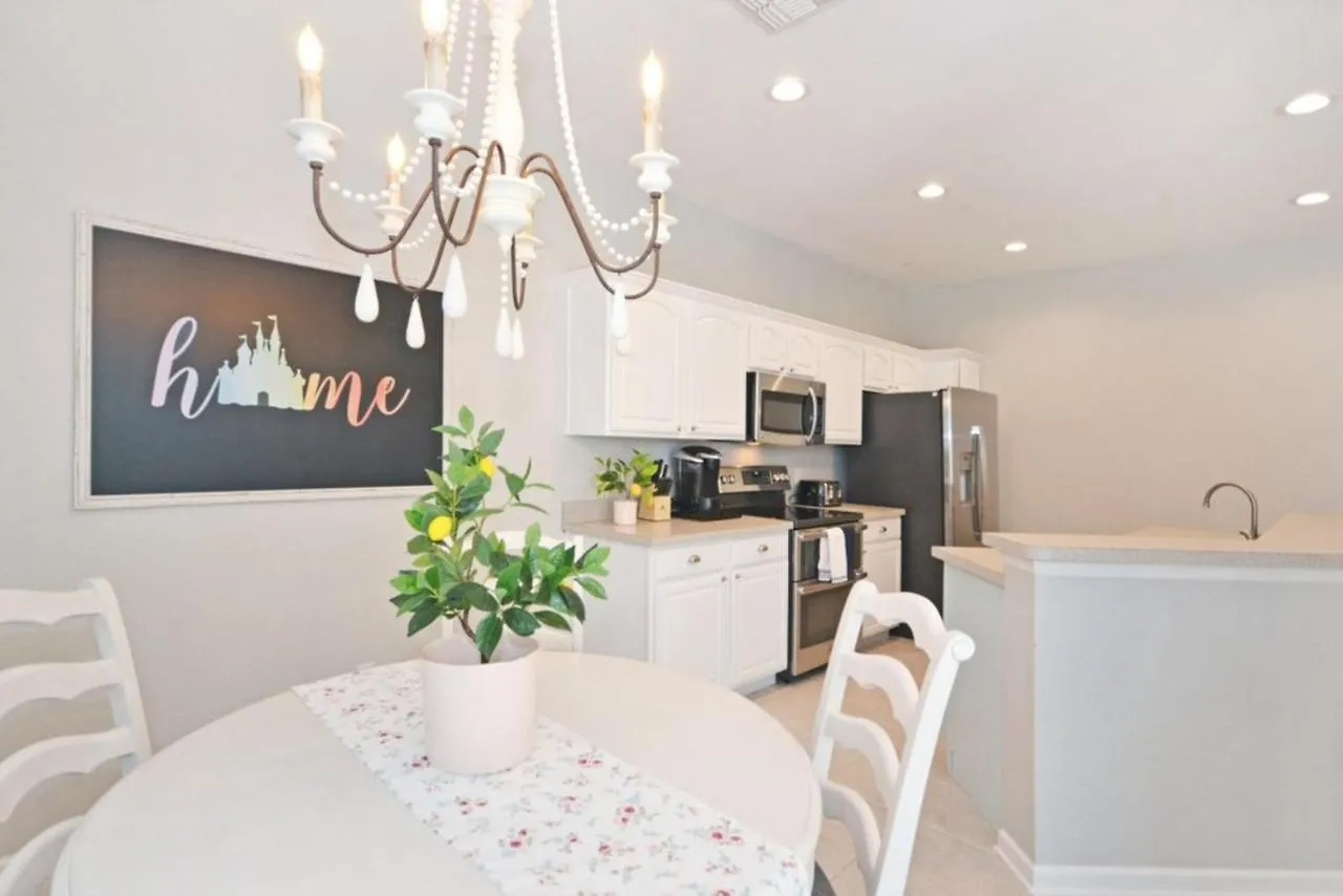 Cherry Tree Lane 33730 Vila *