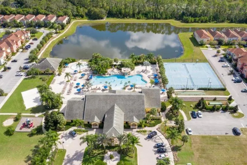 4 Bed 3 Bath Town In The Stunning Paradise Palms *