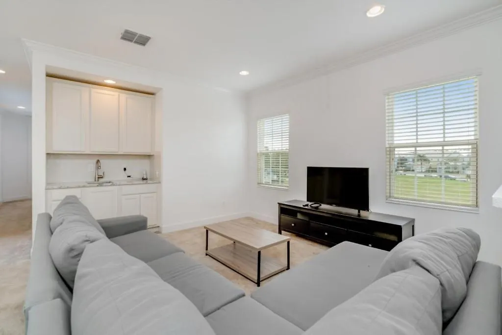 Beautiful Near With Private Pool!