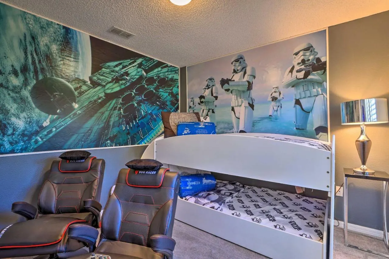 With Theater, Bar And Poolside Cinema! Four Corners